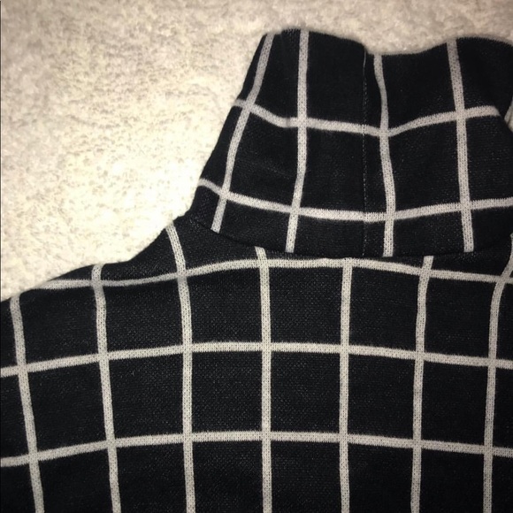 Cropped sweater - Picture 2 of 2